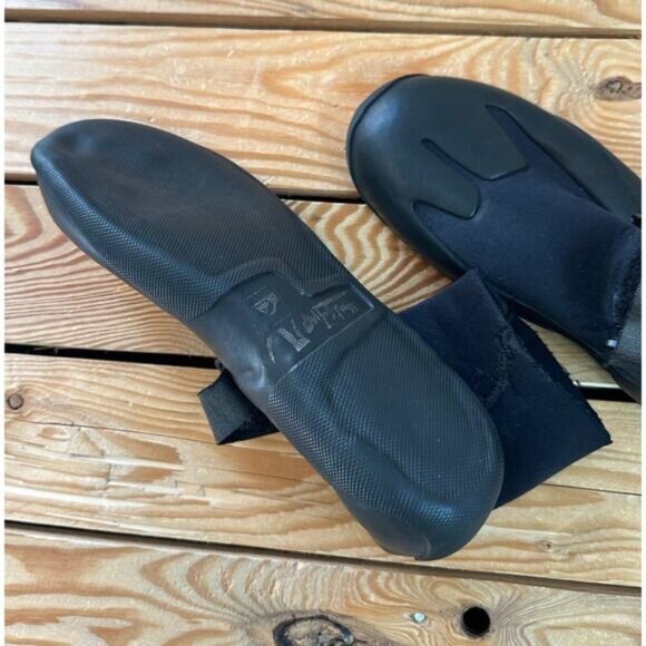 Quiksilver Full Body Wetsuit And Booties Size Medium Men’s Black - Picture 10 of 10